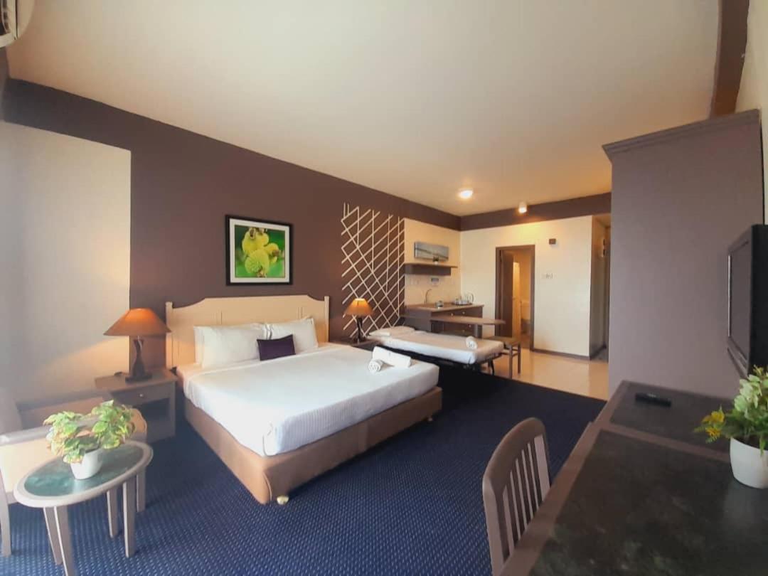 Rainbow Paradise Beachfront Penang Tanjung Bungah  Exterior photo
